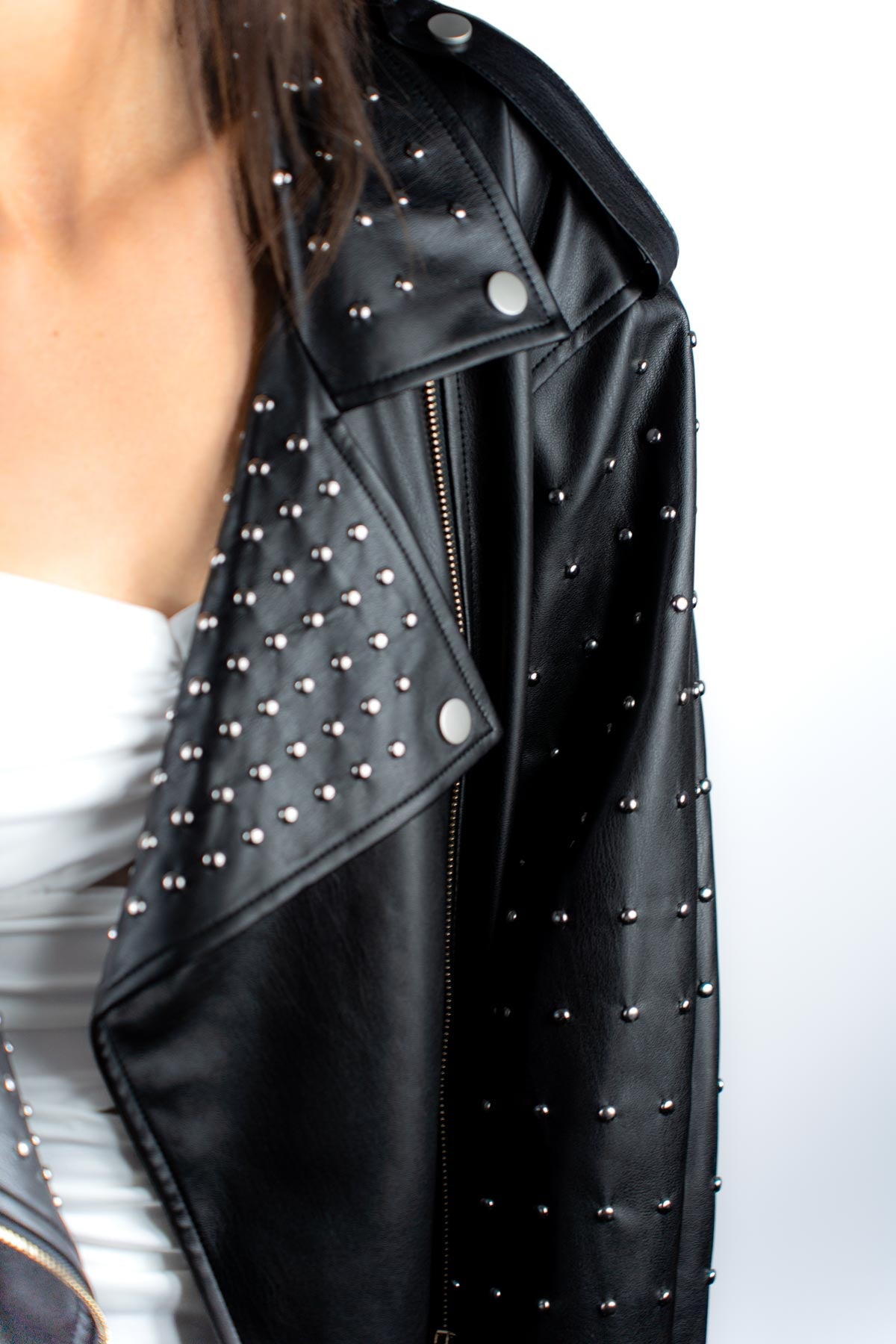 Biker ecopelle borchie