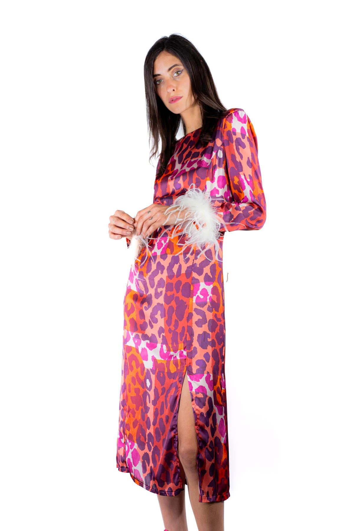Abito animalier e piume