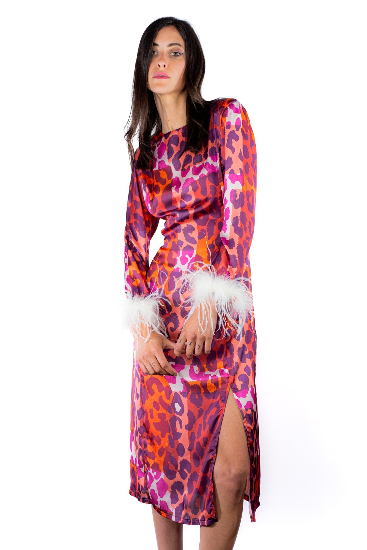 Abito animalier e piume