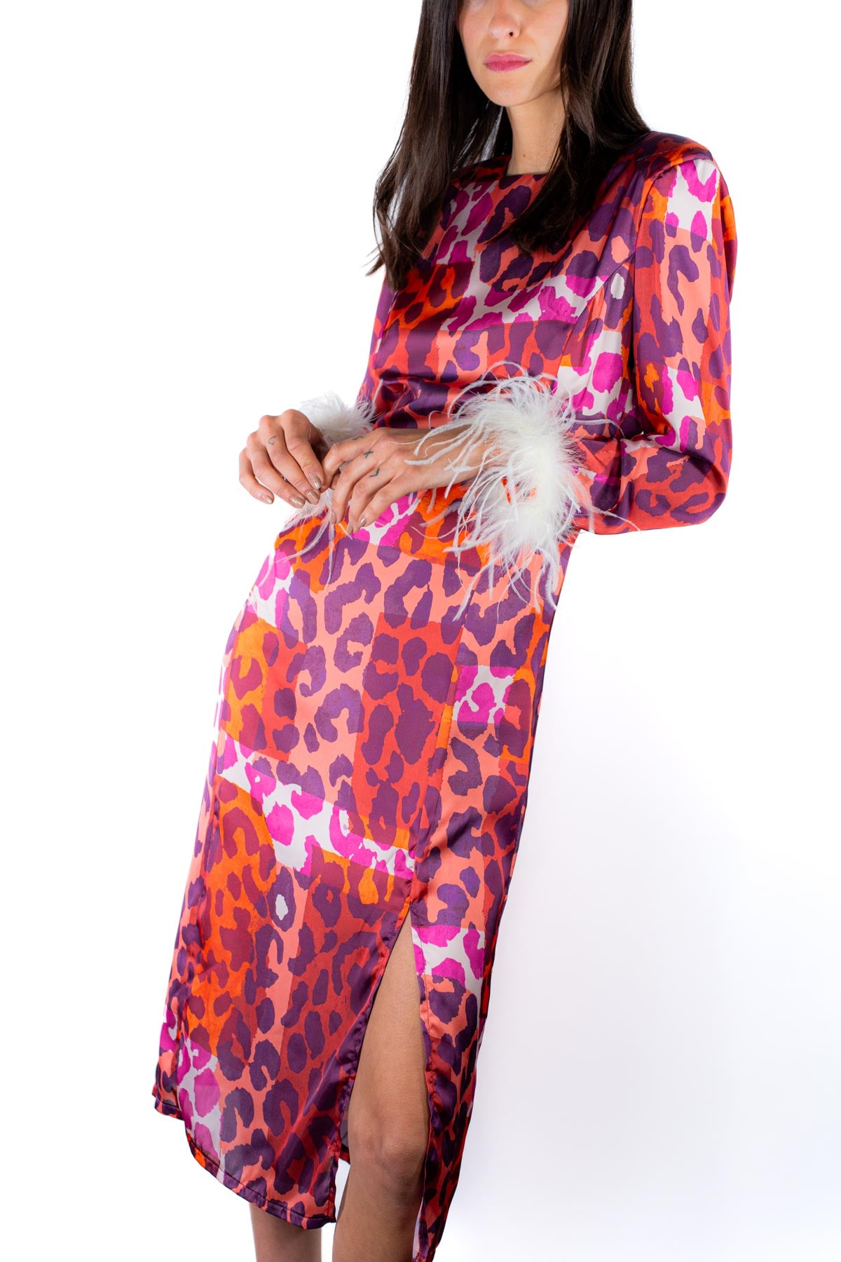 Abito animalier e piume
