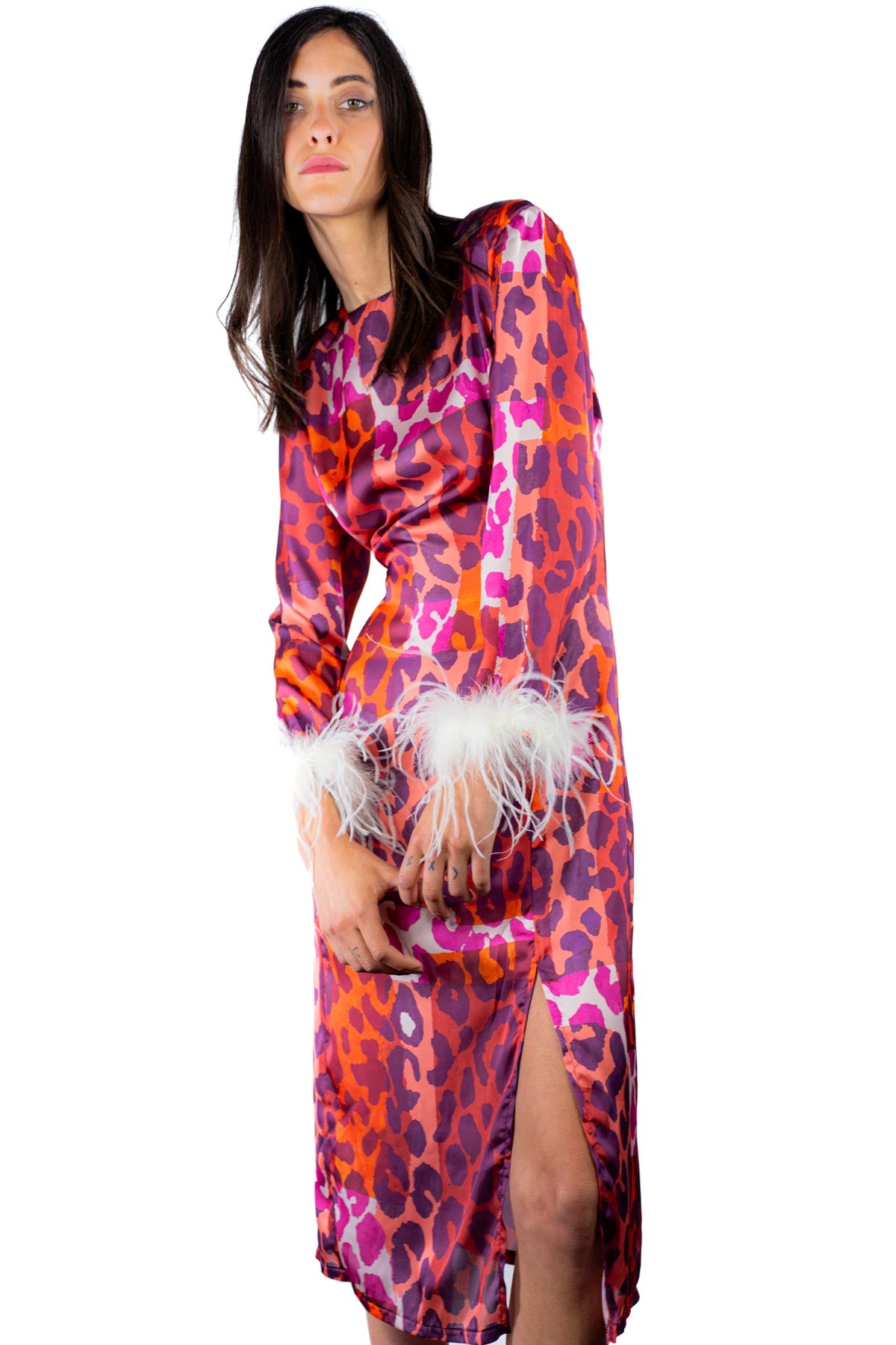 Abito animalier e piume