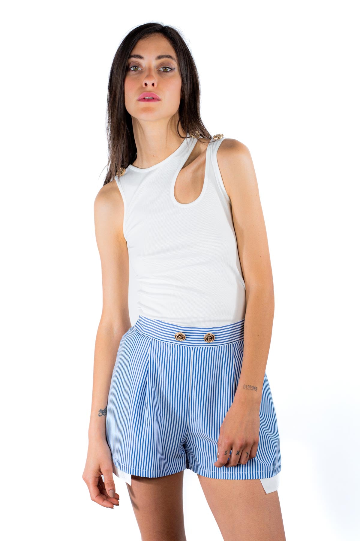Shorts con bottoni