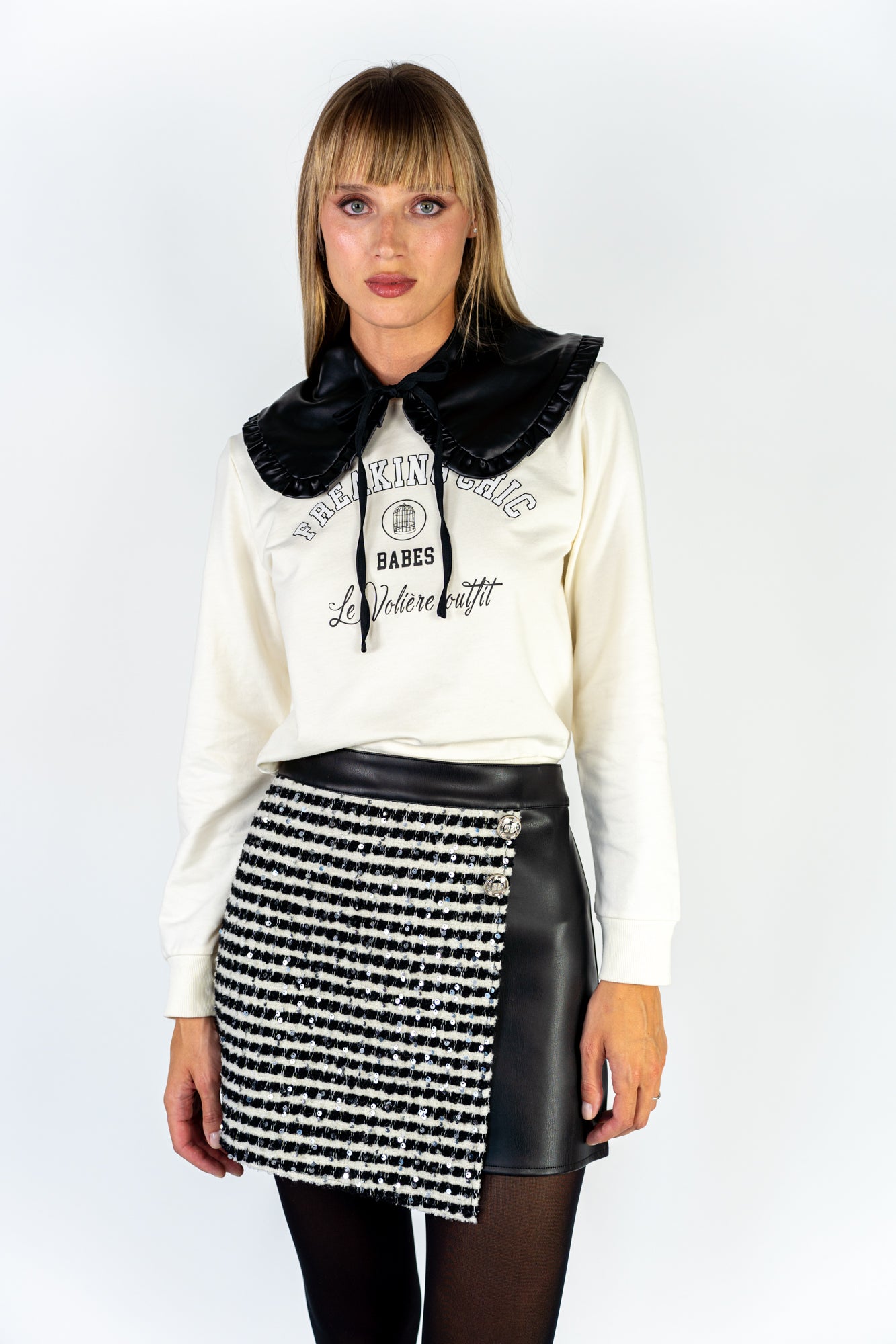 Felpa avorio 'Freaking chic' con colletto rimovibile nero