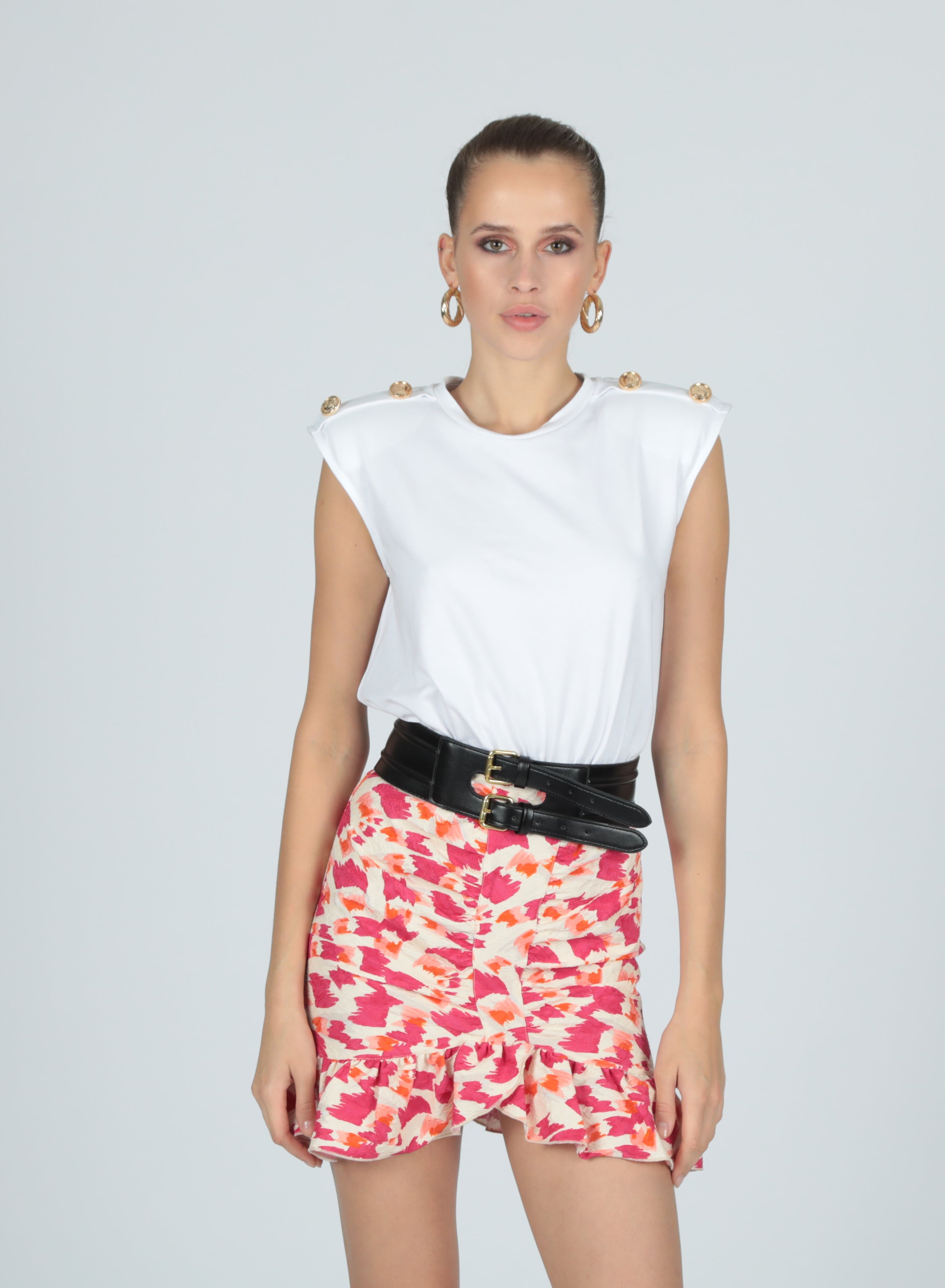 Cintura alta in ecopelle nera con dettagli oro