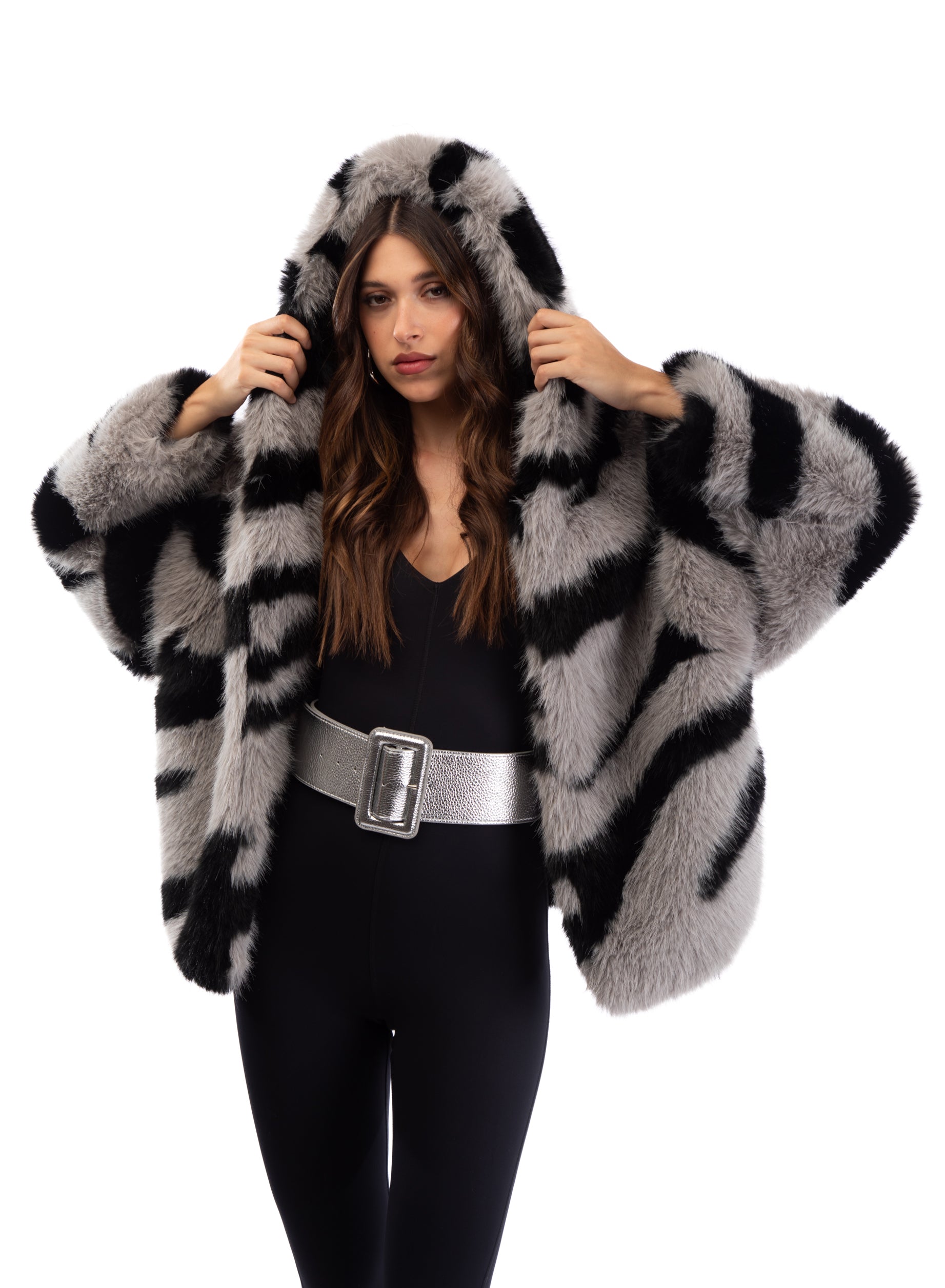 LEAH Finta pelliccia bianca husky oversize con frange – Le Voliere