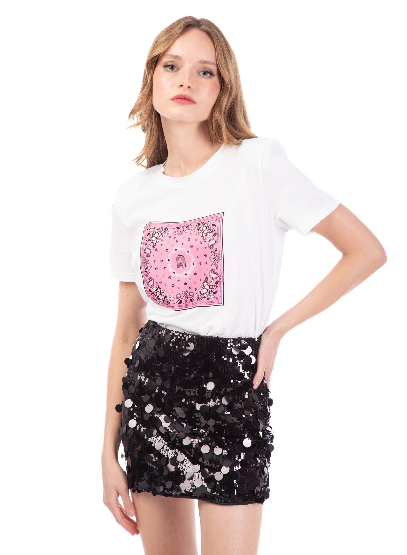 T-shirt bianca con stampa bandana rosa