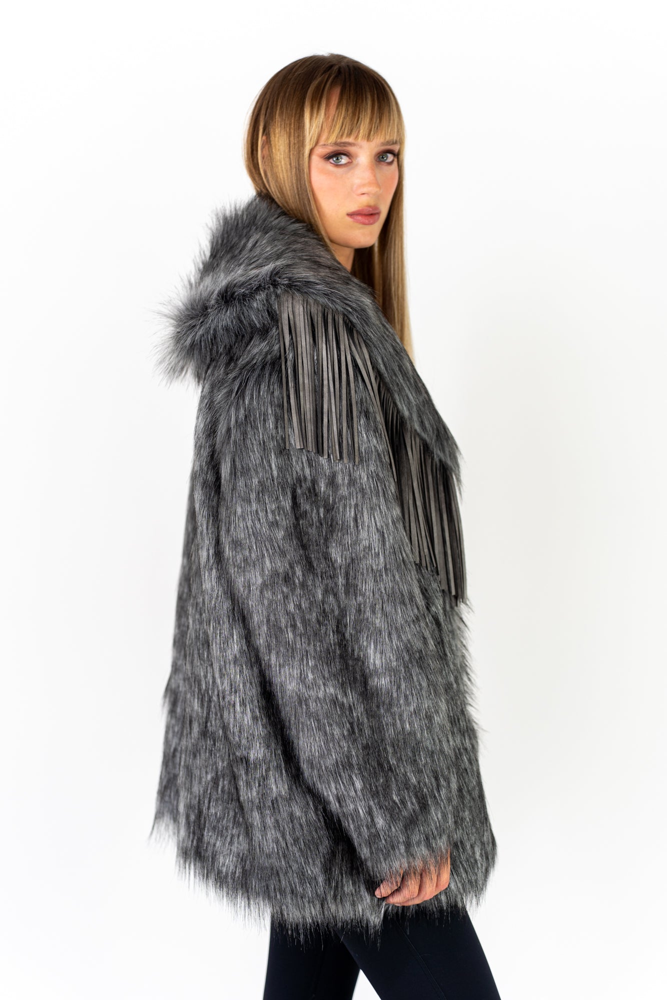 ADELE Pelliccia oversized husky grigia con frange