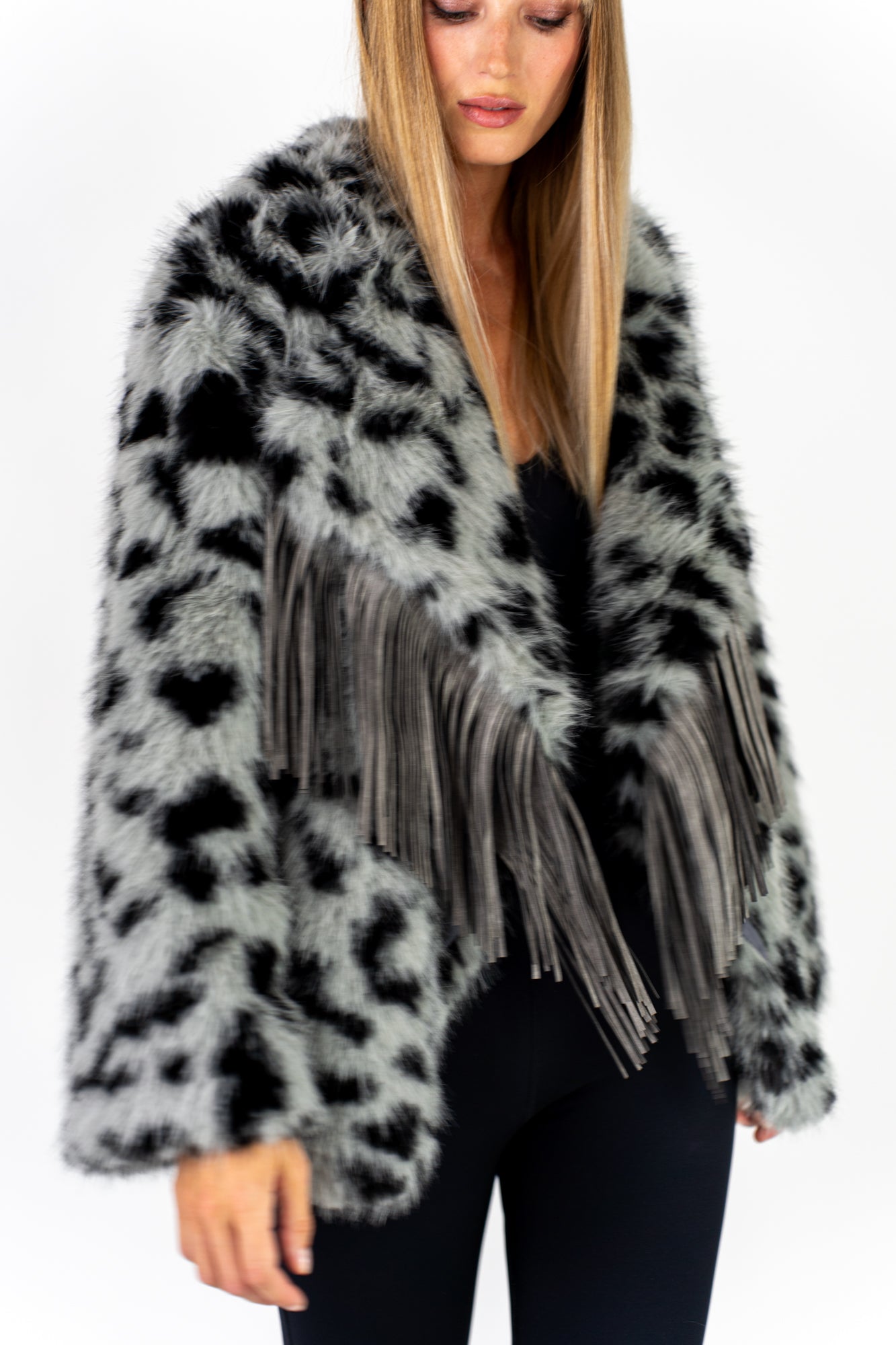 SHEILA Pelliccia oversized leopardata grigia con frange