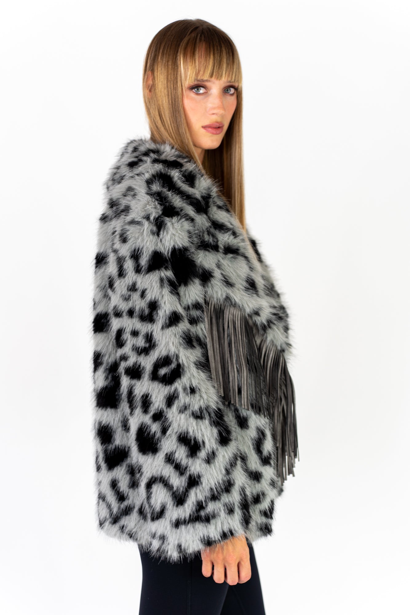 SHEILA Pelliccia oversized leopardata grigia con frange