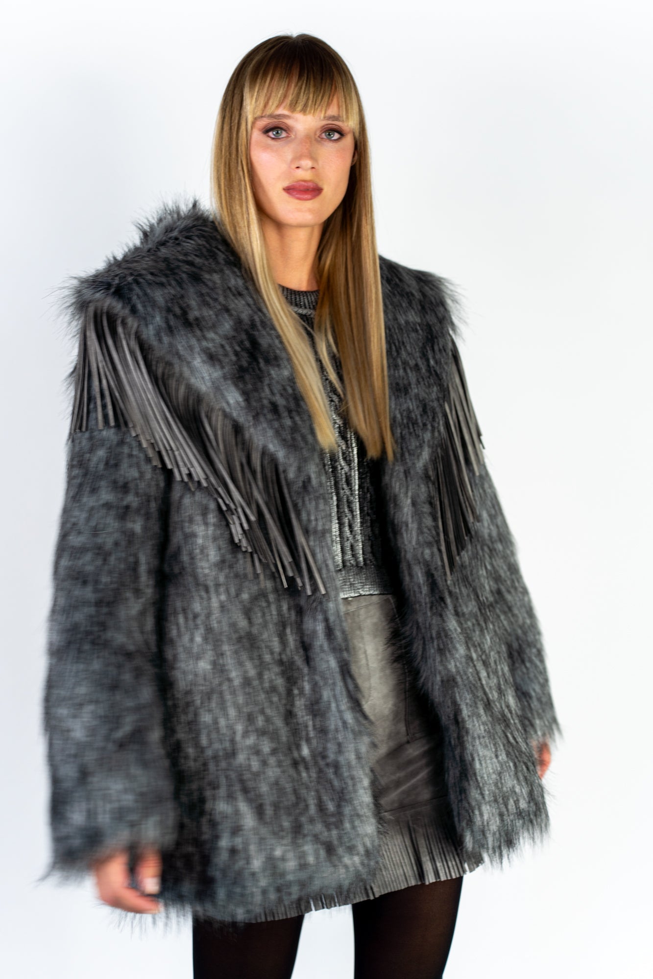 ADELE Pelliccia oversized husky grigia con frange