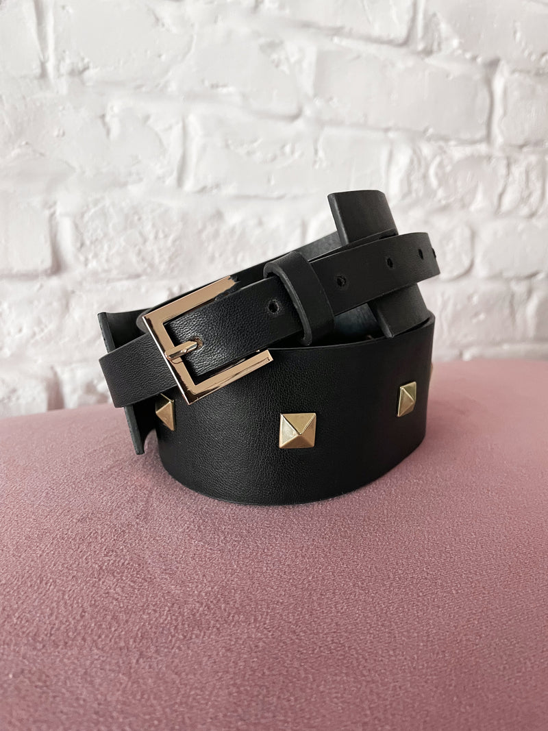 Cintura nera con borchie quadrate oro